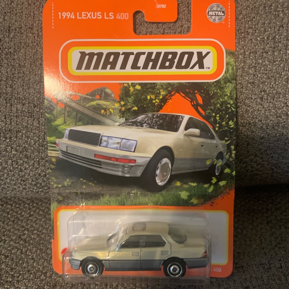 Matchbox 1994 Lexus LS 400 Mattel Toy Car Ages 3 and Up